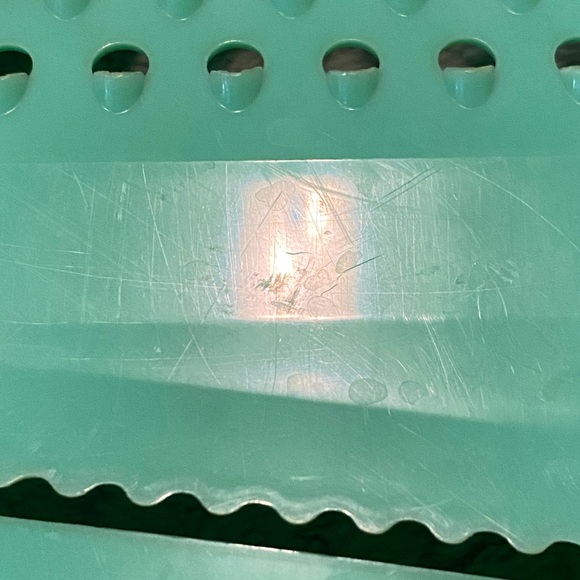 Tupperware jade green Cheese Vegetable Slaw Grater Bowl. #786-9Great cond-sharp! - Picture 6 of 9